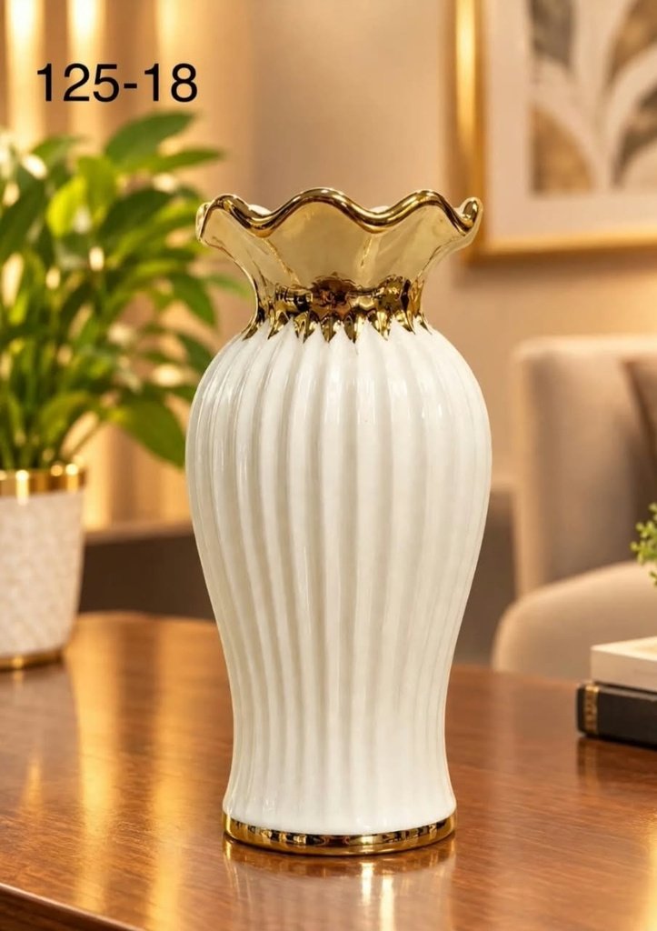 VASE BLANC CANNELÉ GALBÉ COL DORÉ 125-18